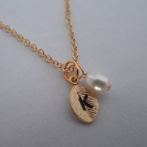 Bridesmaids Gift, Wedding Gift, Gold or White gold Plated Necklace with Personalized Initial Leaf, and Freshwater Pearl, Bridesmaid Necklace