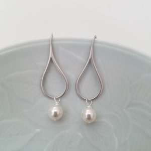 June Birthday Earrings, Pearl Birthstone Earrings, Silver Simplicity Line Art Teardrop Shaped Earrings with Birthstone drop, Birthday Gift