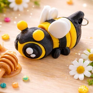 Flexi Bee – Articulated Mini Desk Pet & Keychain