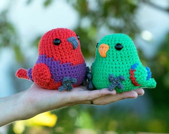 MADE to ORDER - Amigurumi Eclectus-papegaaien - Rode en groene papegaaienknuffel
