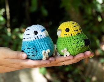 かわいい青と白のセキセイインコのぬいぐるみ - 手作りあみぐるみ