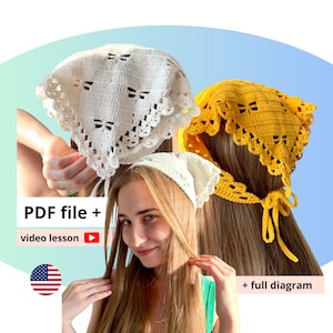 Op de afbeelding: Gehaakte hoofddoeken in wit en geel, met een delicaat openwerkontwerp. De witte sjaal heeft een geschulpte rand en strikaccenten. De afbeelding bevat de tekst "PDF file + video lesson" en de Amerikaanse vlag. Een handwerkartikel.