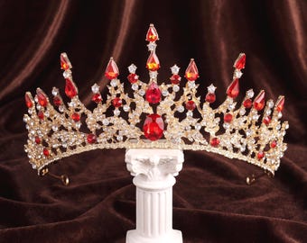 Tiara de cristal burdeos, tiara nupcial de cristal rojo vino, corona de boda gótica, tocado de novia de estilo romántico oscuro, diadema real y majestuosa.