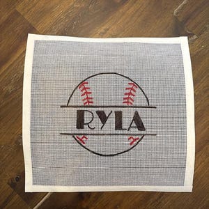 Nadelspitze, handbemalte Softball oder Baseball Verzierung oder Taschenanhänger, personalisieren mit Namen oder Team