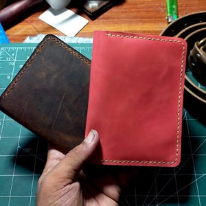 Cartera de piel hecha a mano y personalizada para hombre