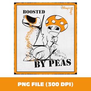 Puede incluir: Un diseño gráfico caprichoso con un personaje de hongo con una gorra naranja y blanca con lunares. El texto dice "Boosted by Peas" con un "2" estilizado y un efecto de vertido. El diseño está enmarcado en naranja.