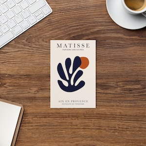 henri matisse bloem donkerblauw zon oranje, papier decoupes kunst P55, matisse cutout's geïnspireerde ansichtkaart