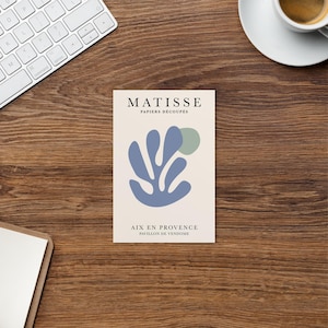 henri matisse flor azul sol pastel verde, papel decoupe arte P51, cartão postal inspirado em recortes de matisse