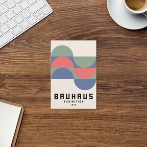 Cartão postal da exposição Bauhaus com ondas em tons pastel, arte da exposição Bauhaus BP14, decoração para casa inspirada na Bauhaus