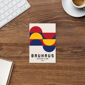 Cartão postal da exposição Bauhaus com ondas de cores escuras, arte da exposição Bauhaus BP9, decoração de casa inspirada na Bauhaus