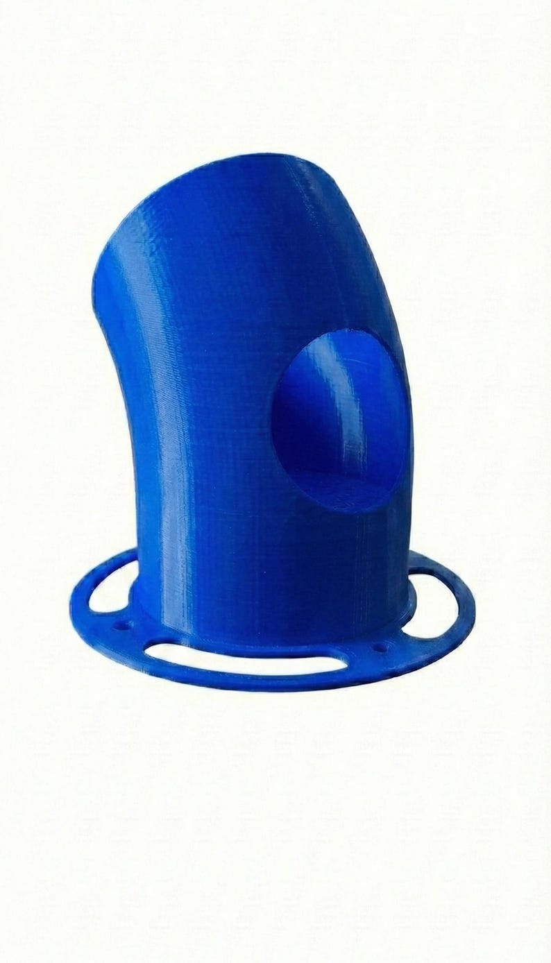 K&ouml;nnte beinhalten: Ein leuchtend blaues, 3D-gedrucktes Objekt mit gebogener Form und einer kreisf&ouml;rmigen &Ouml;ffnung. Der Sockel hat eine Reihe von L&ouml;chern und einen abgerundeten Rand. Das Objekt steht vor einem schlichten wei&szlig;en Hintergrund.