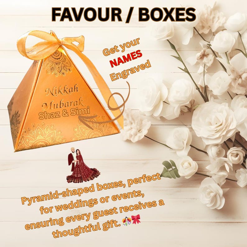 Peut inclure: Une bo&icirc;te &agrave; cadeaux en forme de pyramide dor&eacute;e avec un ruban assorti. Le texte "Nikkah Mubarak Shaz & Simi" est grav&eacute; sur la bo&icirc;te. L'image comprend &eacute;galement le texte "Get your NAMES Engraved" et "Pyramid-shaped boxes, perfect for weddings or events, ensuring every guest receives a thoughtful gift."
