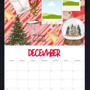 Op de afbeelding: Een feestelijke decemberkalender met aquarel illustraties van kerstversieringen, waaronder een sneeuwbol, ornamenten en een cocktail. De kalender heeft een rood-witte gestreepte achtergrond en het woord "December" in het rood.