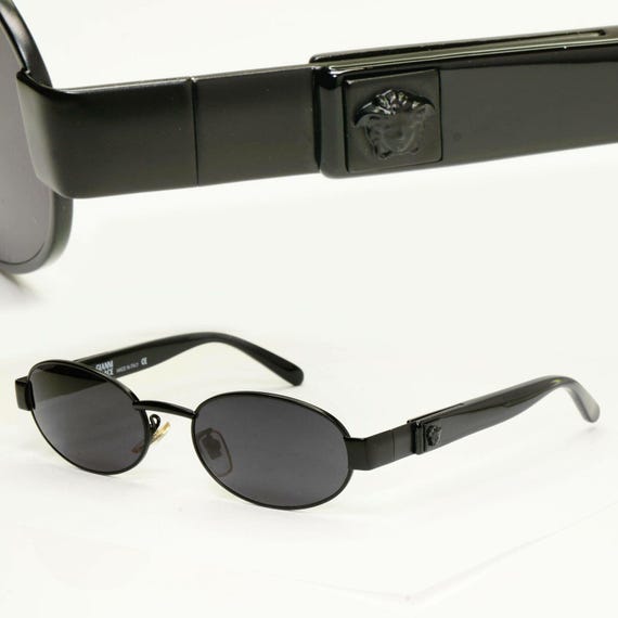 Authentic Gianni Versace Medusa Sunglasses Medusa Biggie Sunglasses Black | VERSACE US main image 2