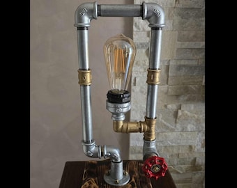Lámpara de mesa industrial con manivela. Encendido manual, ¡estilo steampunk único!