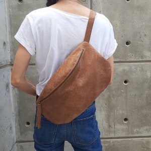 Large leather pouch bag brown image 1