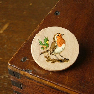 robin red breast wooden christmas brooch image 1