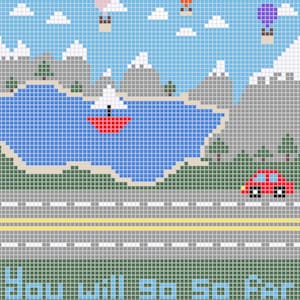 Peut inclure: Une image pixélisée d'un paysage avec des montagnes, un lac, un voilier rouge, une route et une voiture rouge. Le ciel est bleu avec des nuages blancs et trois montgolfières. Le texte "You will go far" est en bas de l'image.