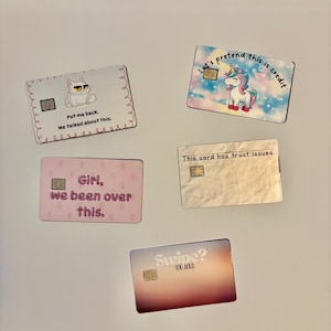 Fundas para tarjetas divertidas y elegantes: paquete de 1, 2 o 3 / Envolturas de vinilo para crédito o débito / ¡Elija cualquier estilo!