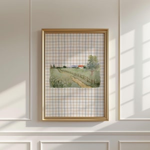 Puede incluir: Una pintura de acuarela de una escena campestre con un camino que lleva a una pequeña casa. La pintura está enmarcada en un marco dorado y tiene un fondo de cuadros.