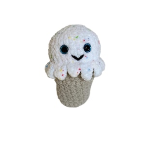 Peluche de cono de helado goteante tejido a crochet