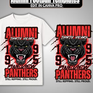 Può includere: T-shirt bianca con grafica di pantera nera. Il design include la parola "ALUMNI" in rosso, "THIRTY YEARS" e "1995". Sotto la pantera c'è "PINEVIEW PANTHERS" e il testo "STILL REPPING. STILL PROUD."