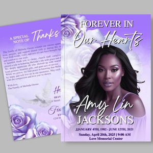 Könnte beinhalten: Ein Gedenkprogramm mit einem Porträt einer Frau, Amy Lin Jacksons, und dem Text "Forever in Our Hearts". Das Programm ist lavendelfarben mit floralen Akzenten und enthält Daten und Uhrzeiten.
