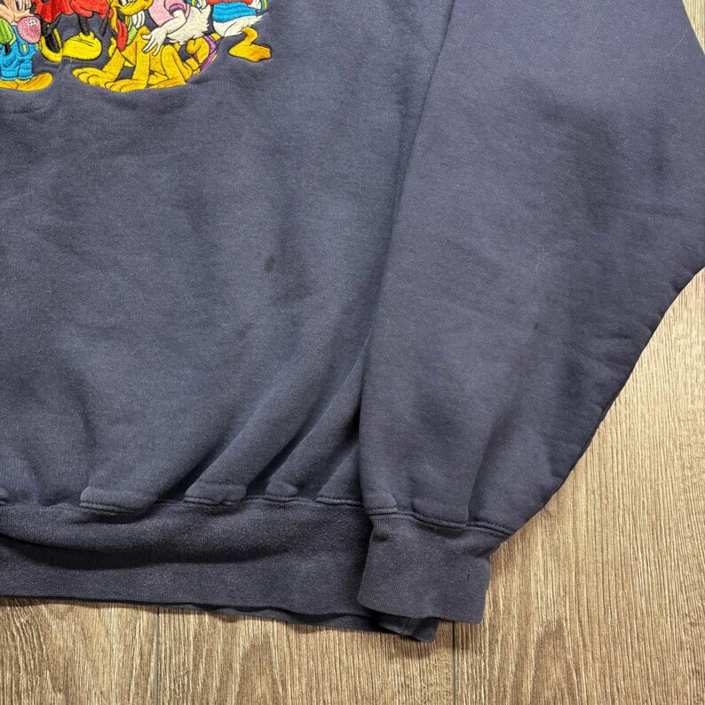 Vintage Disney Store Mens XXL Mickey Mouse Friends Embroidered Navy Sweatshirt image 3