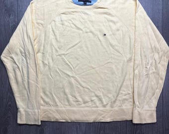 Suéter raglán de cuello redondo para hombre Tommy Hilfiger vintage, color amarillo pálido, talla grande, con logo tejido.