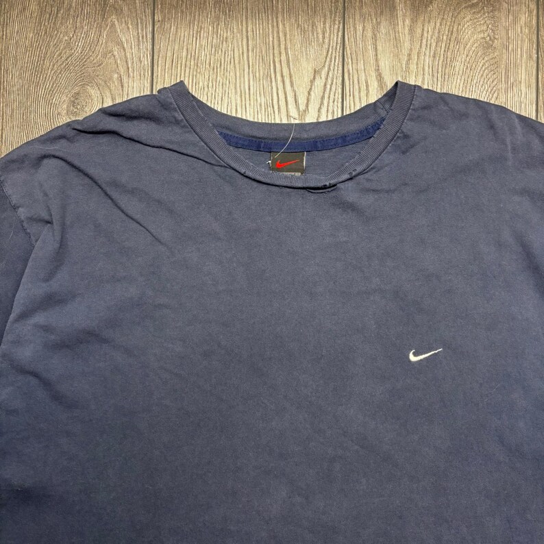 Koszulka męska Nike Swoosh Vintage XXL w kolorze granatowym z haftowanym okrągłym dekoltem Y2k zdjęcie 2