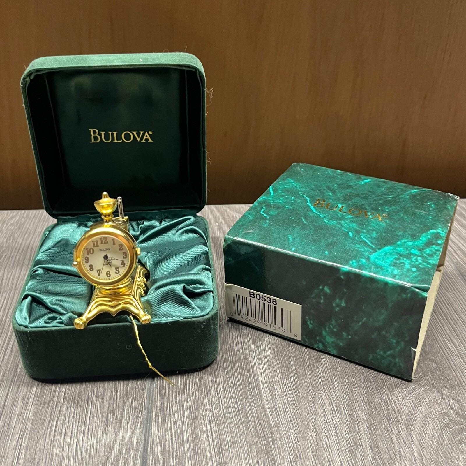 Vintage Bulova Miniature Hand Sewing Machine Novelty Brass Clock 2