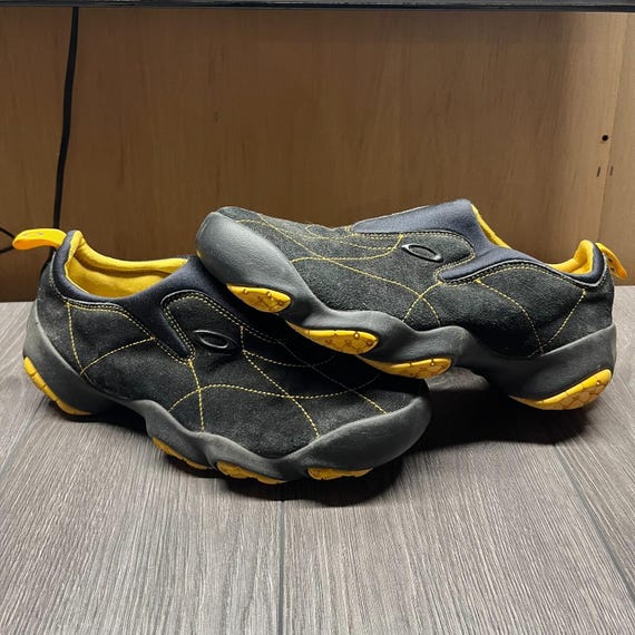 Oakley Bottlecap Flesh Black/yellow Slip-on Suede Hiking Walking