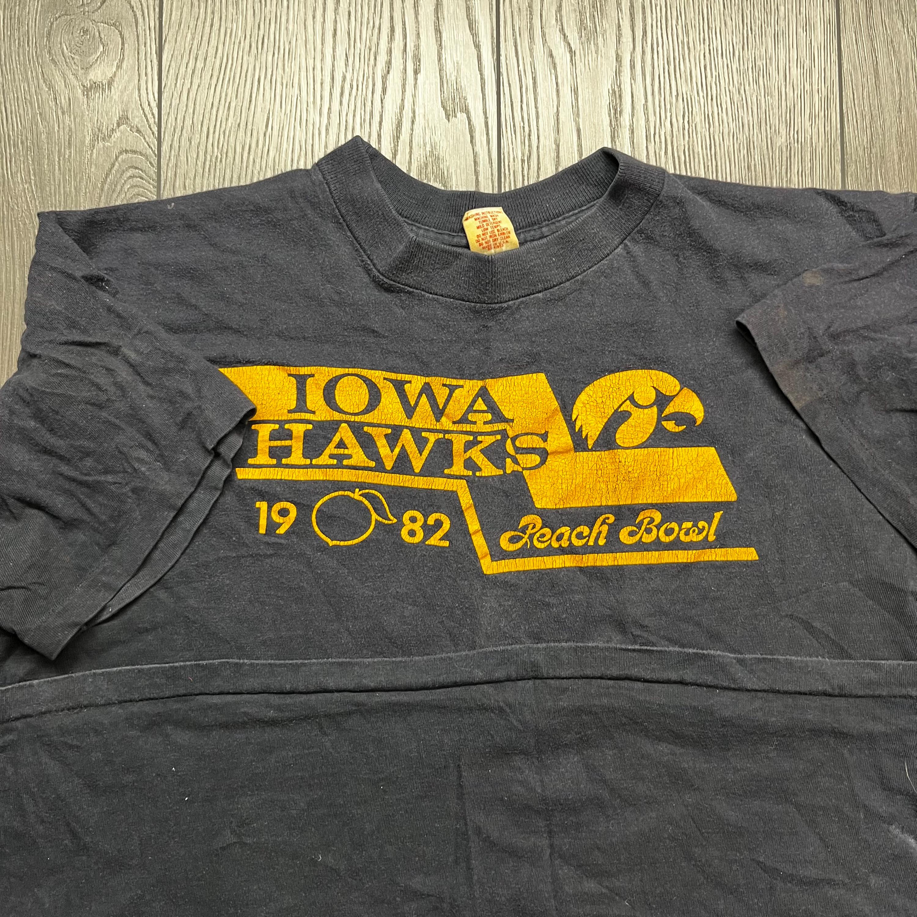 Vintage 1982 Iowa State Hawkeyes Peach Bowl Shirt Black Tee Medium 