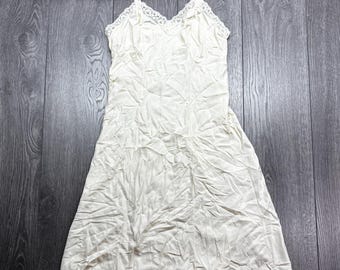 Vestido lencero de seda vintage de los años 80 con cubierta de encaje en color marfil, crema y blanco roto, ligero, de longitud media