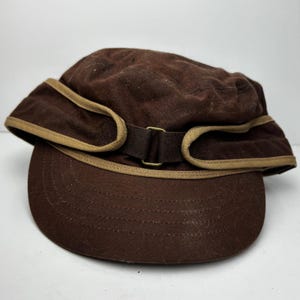 Cappello da cadetto Kangol Brennan in cotone cerato, marrone, con paraorecchie, taglia media CA23-3DJ-SE1 immagine 1