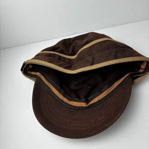 Cappello da cadetto Kangol Brennan in cotone cerato, marrone, con paraorecchie, taglia media CA23-3DJ-SE1 immagine 3