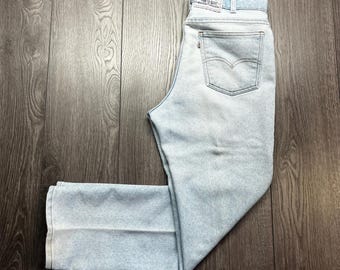 Vaqueros Levi's Strauss vintage de los años 90, de mezclilla azul, con lengüeta blanca, 34 x 29, estilo vaquero occidental, tiro alto, lavado claro
