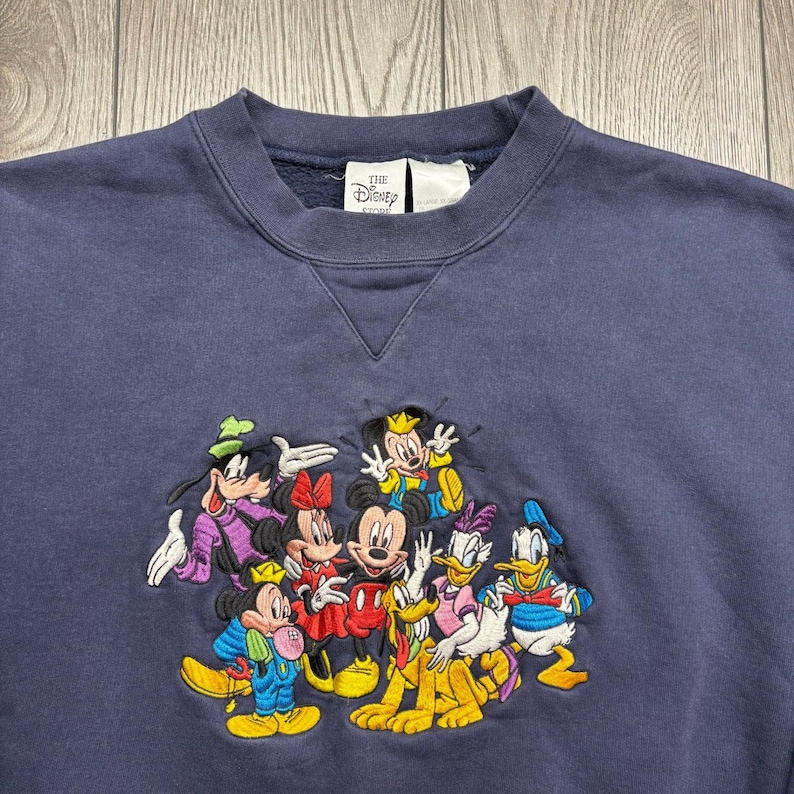 Vintage Disney Store Mens XXL Mickey Mouse Friends Embroidered Navy Sweatshirt image 2
