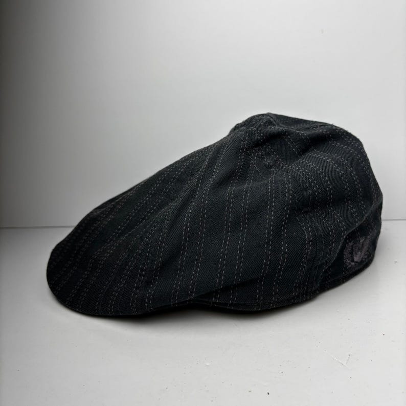 Casquette plate noire à fines rayures pour homme Goorin Bros, chapeau lierre avec écusson brodé, taille moyenne image 1