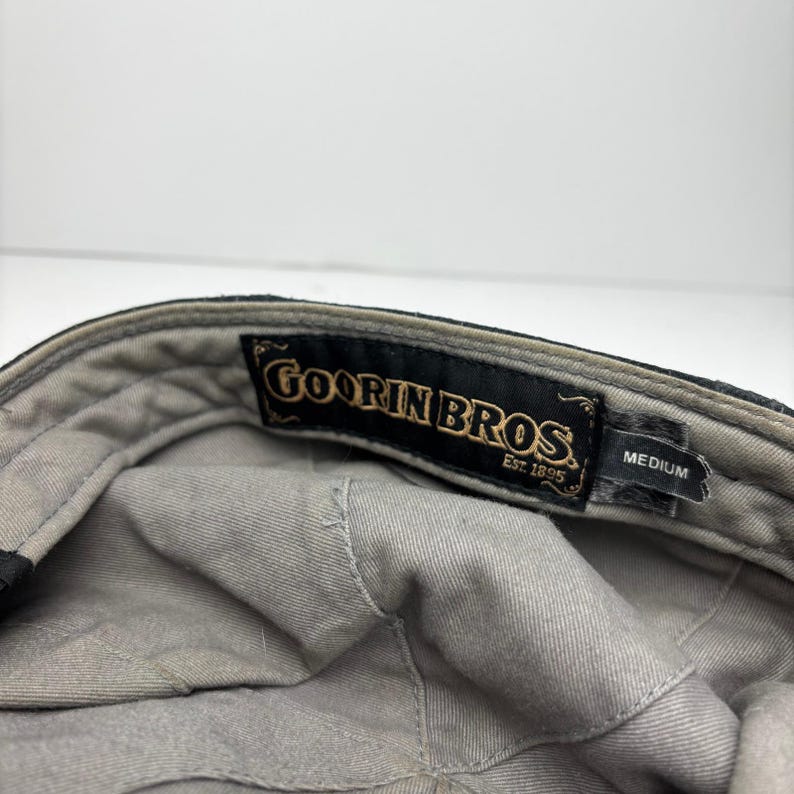 Casquette plate noire à fines rayures pour homme Goorin Bros, chapeau lierre avec écusson brodé, taille moyenne image 5