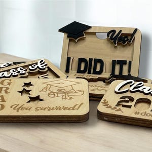 Porta tarjetas de regalo de graduación 2025, sobre de madera para tarjetas, porta billetes para graduados, idea de regalo para la generación de 2025, felicitaciones al graduado, regalo personalizado