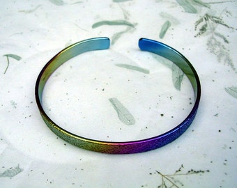Niobium Bracelet in a Rainbow of Colors and a Light Mock Pavé ™ © Textured Finish