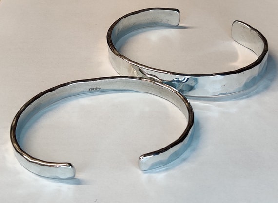 メキシカンジュエリー Hammered Cuff Bracelet Hammered Mexican Sterling Silver Gemstone Cuff Bracelet