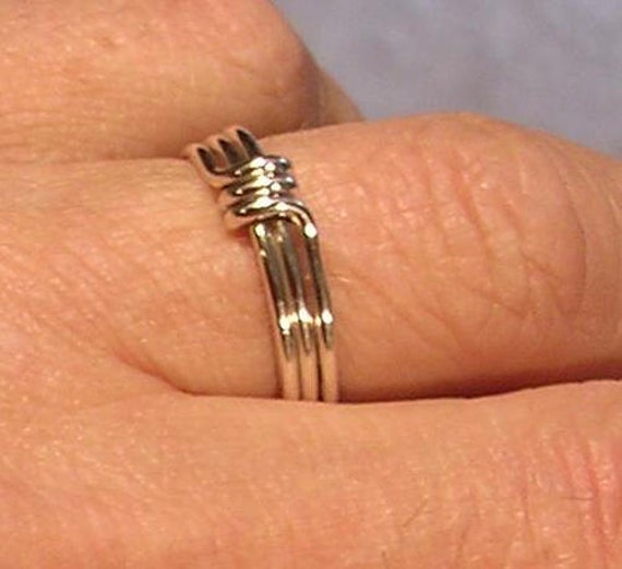 Twin outlet peaks ring