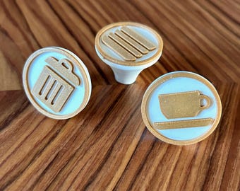 Elegantes pomos para armarios de cocina con pictogramas: tiradores decorativos para cajones, espacios organizados y decoración del hogar.