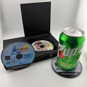 コンソールホルダー付きカスタムレトロゲームコースターセット - ゲーマー向けパーソナライズドリンクコースター、3Dプリントのオタク向けホームデコレーションギフト