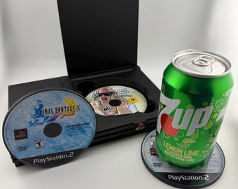Kundenspezifisches Retro Gaming-Untersetzer-Set mit Konsolenhalter - Personalisierte Getränkeuntersetzer für Gamer, 3D-gedrucktes Nerdy-Wohnkulturgeschenk