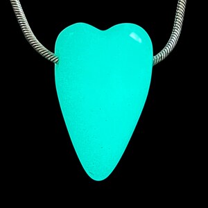 PVC Blaue Kryptonite Glow in the Dark Herz Perle Strontiumaluminat 28x17x13mm (5899)