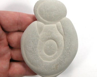 DVH Yoni Fairy Stone Concretion Goddess Rock 94x67x13mm (5541)