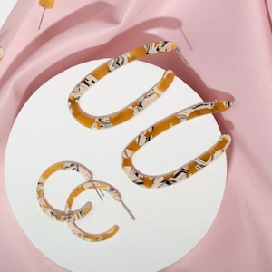 Mustard Yellow Tortoise Shell Oval Hoop Earrings – Lightweight Acetate Statement Hoops
